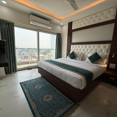 Hotel 7 Heaven Dehradun Zewnętrze zdjęcie
