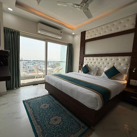 Hotel 7 Heaven Dehradun Zewnętrze zdjęcie