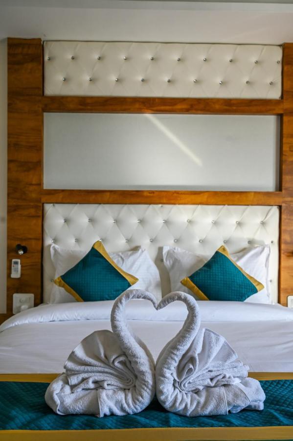 Hotel 7 Heaven Dehradun Zewnętrze zdjęcie