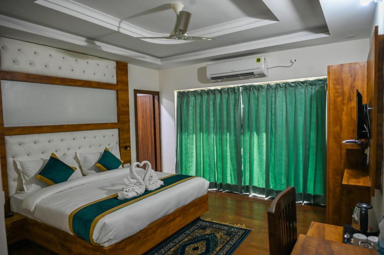 Hotel 7 Heaven Dehradun Zewnętrze zdjęcie
