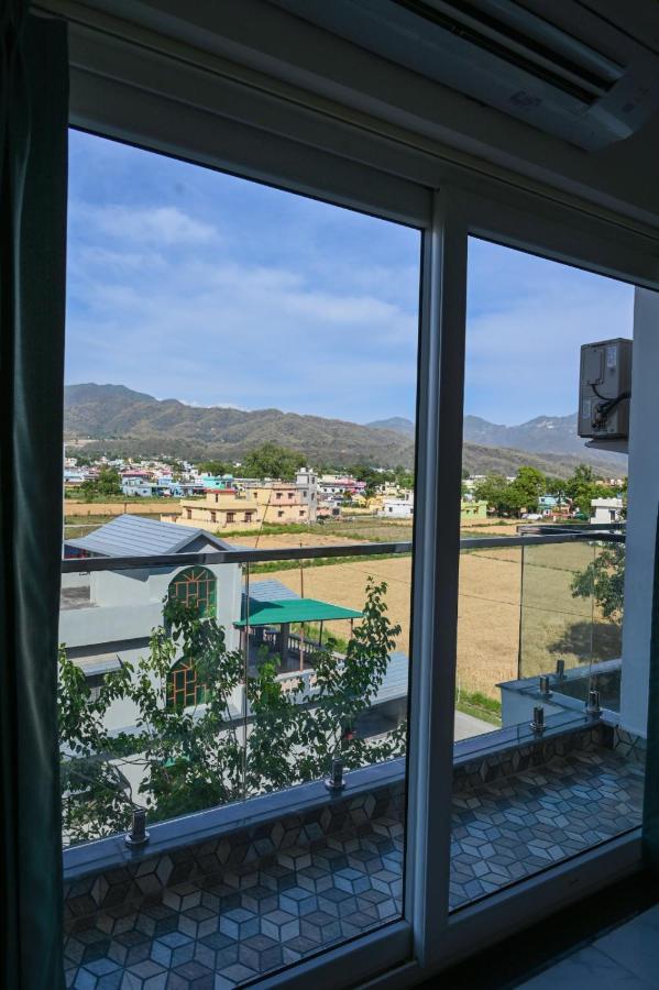 Hotel 7 Heaven Dehradun Zewnętrze zdjęcie