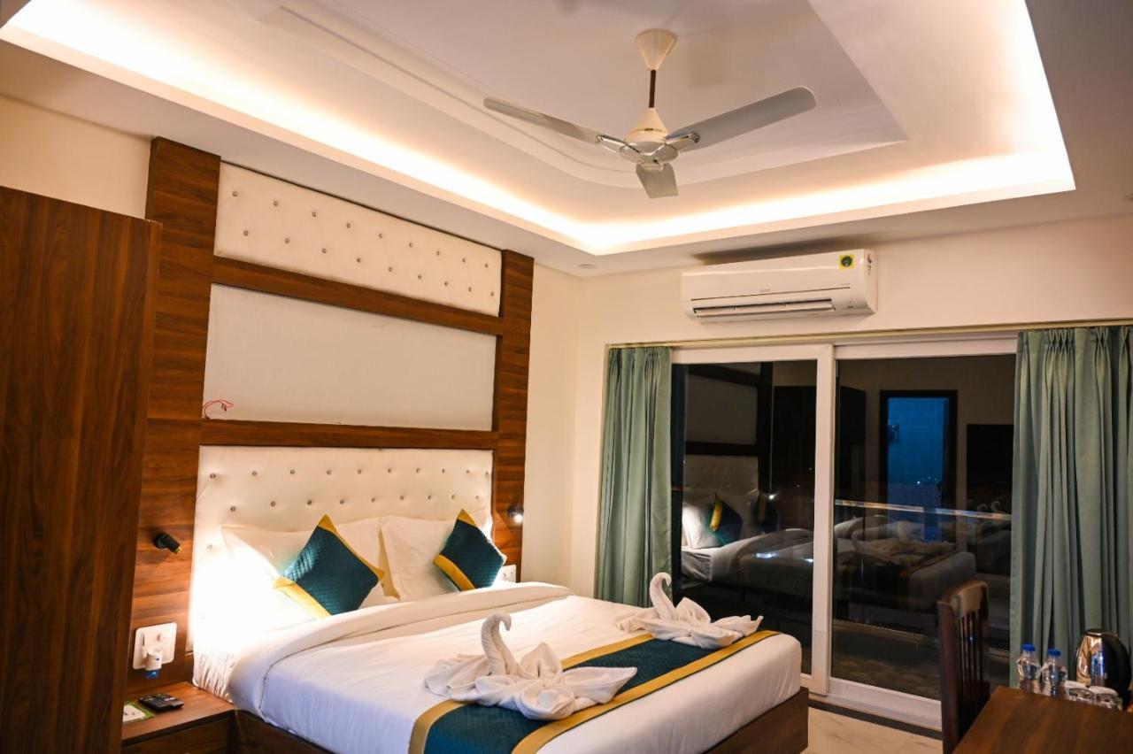Hotel 7 Heaven Dehradun Zewnętrze zdjęcie