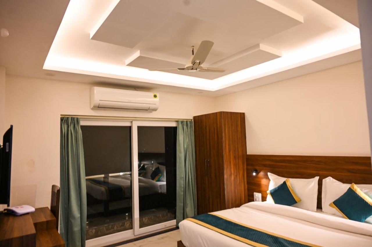 Hotel 7 Heaven Dehradun Zewnętrze zdjęcie