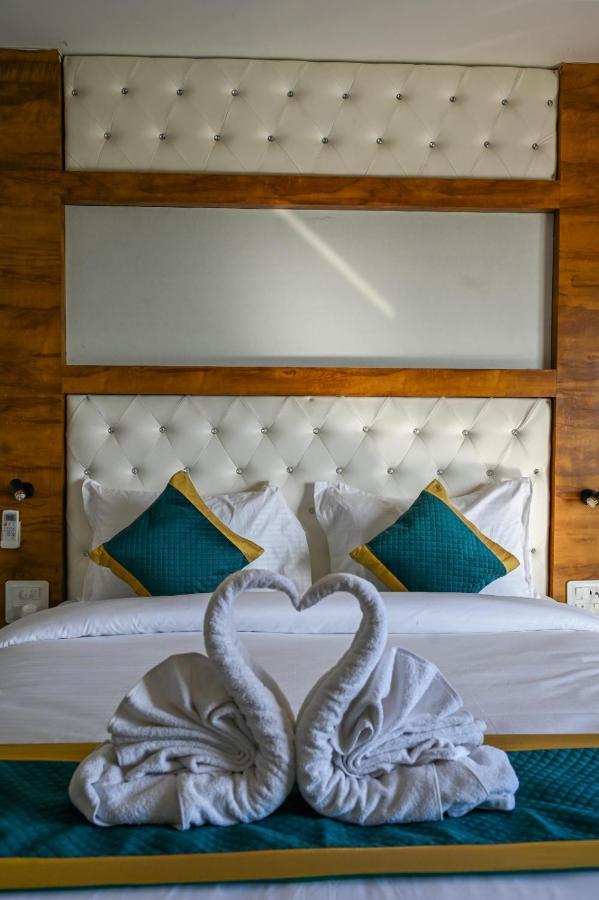 Hotel 7 Heaven Dehradun Zewnętrze zdjęcie