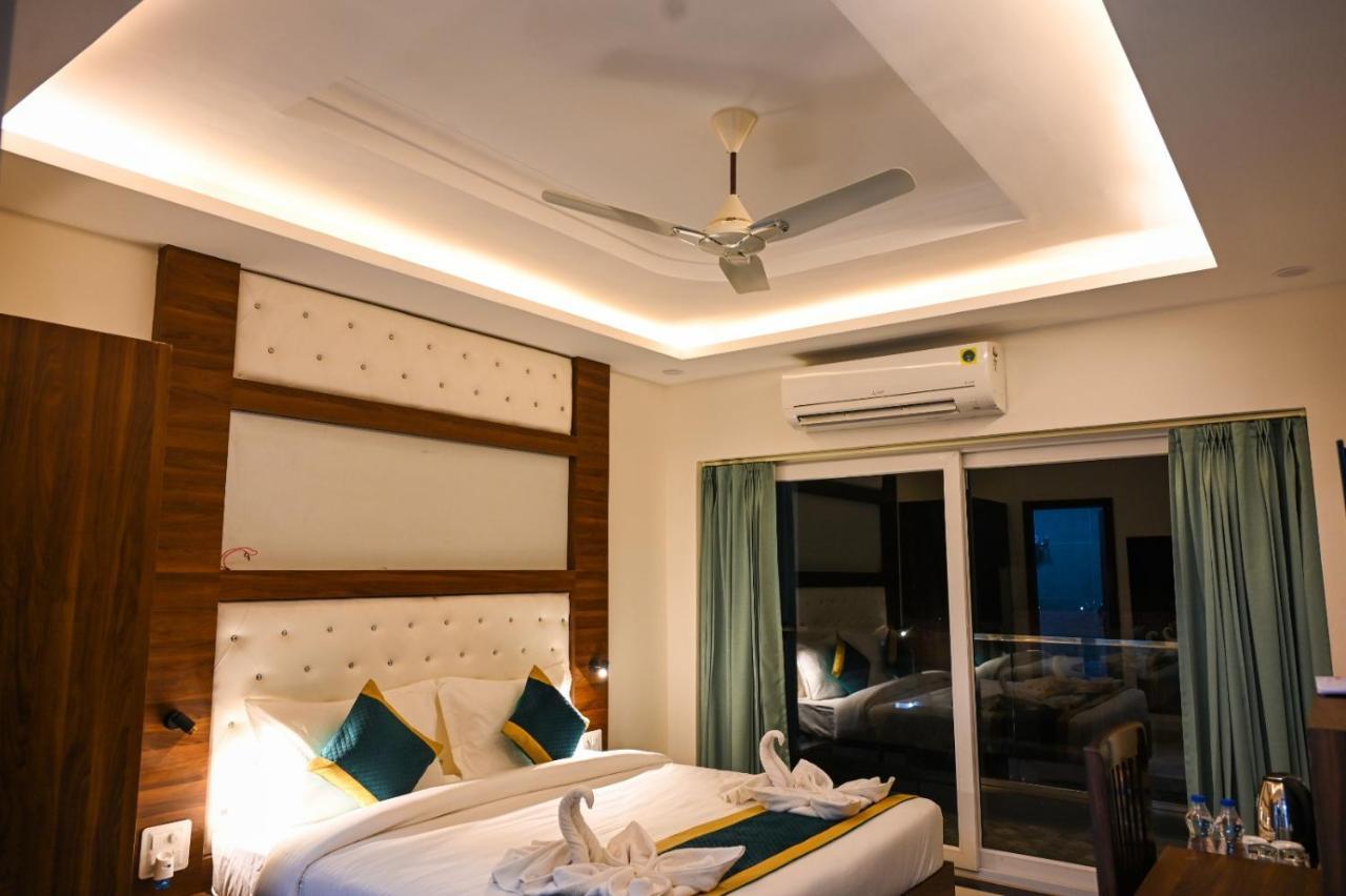 Hotel 7 Heaven Dehradun Zewnętrze zdjęcie