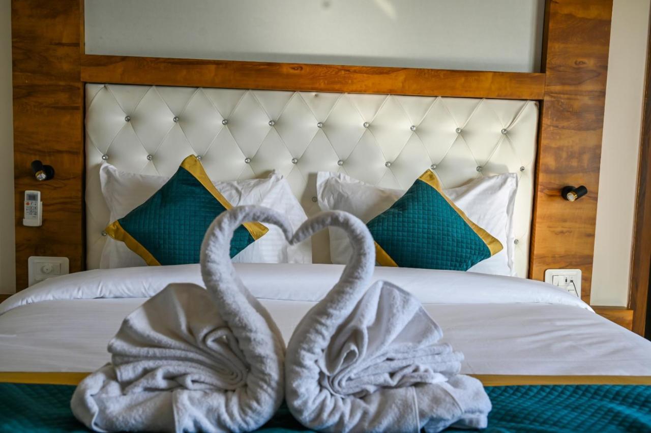 Hotel 7 Heaven Dehradun Zewnętrze zdjęcie