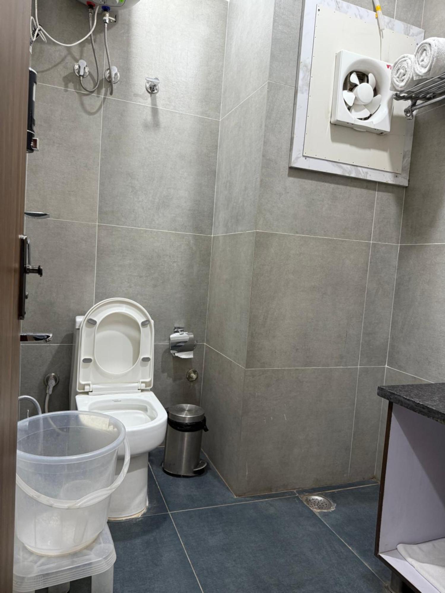 Hotel 7 Heaven Dehradun Zewnętrze zdjęcie