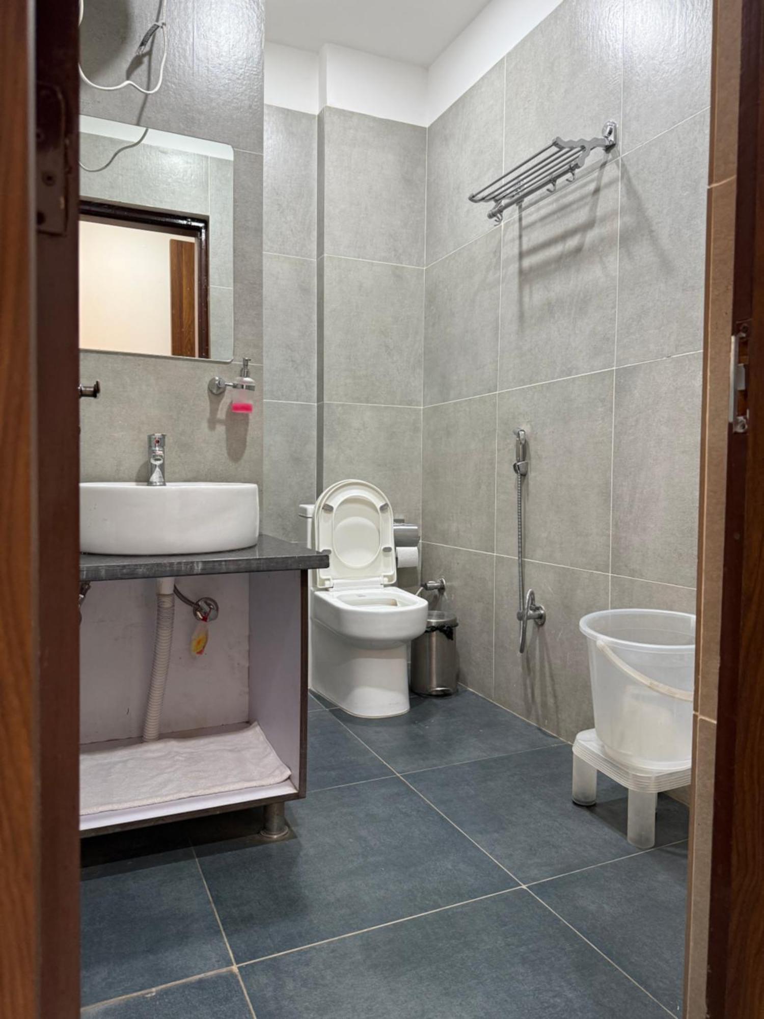 Hotel 7 Heaven Dehradun Zewnętrze zdjęcie